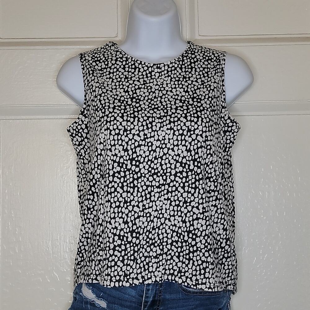 Girl's black and white sleeveless top. Short in front, long in back. Lg 10/12